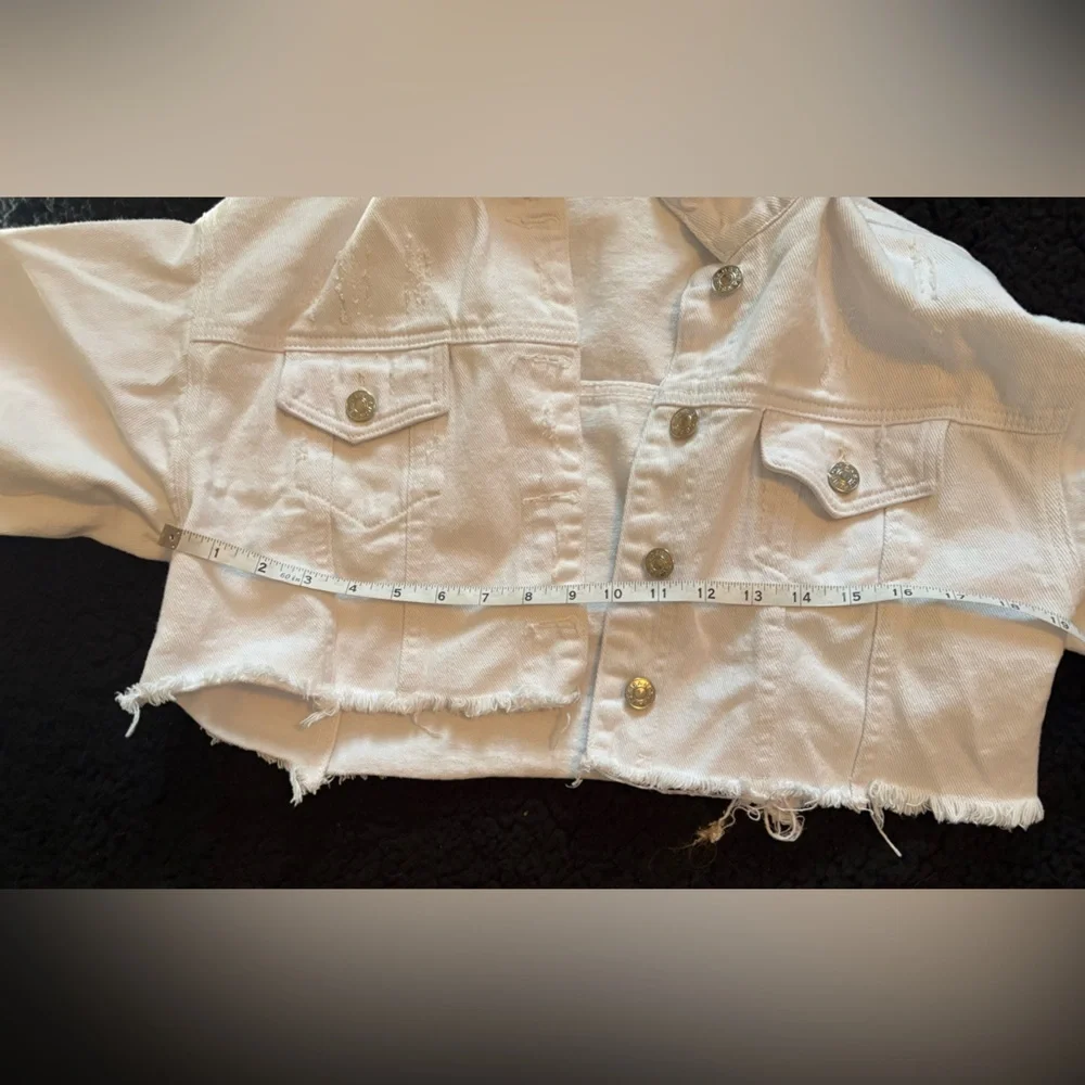 Stylish White Cropped Denim Jacket - Picture 5 of 6